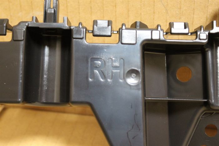 42478108 Bumper bracket New genuine part | Deutsche Parts