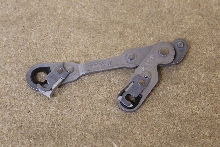 A2048870310 Bonnet hinge New genuine part | Deutsche Parts