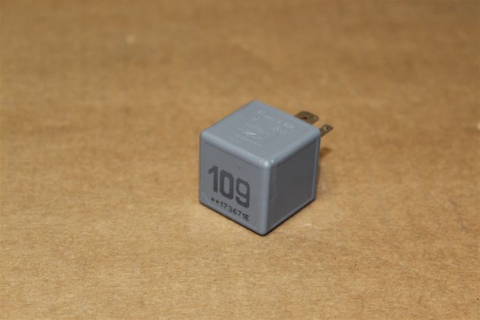 1J0906381A RELAY New genuine part | Deutsche Parts
