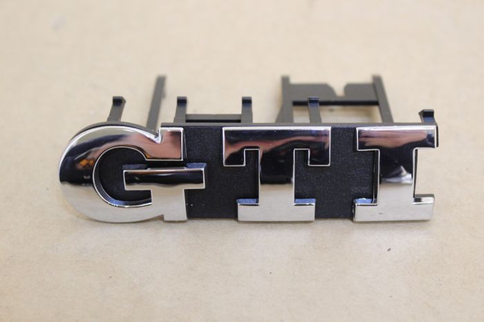Front GTi badge VW Golf MK4 not anniversary 1J6853679C FDY New