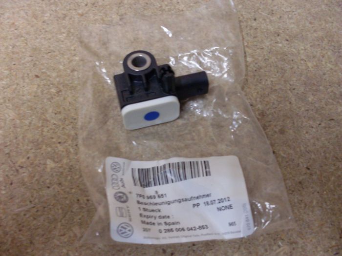 7P0959651 New genuine part Deutsche Parts