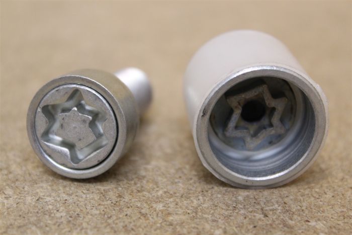 5J0698139770 WHEEL BOLT New genuine part | Deutsche Parts