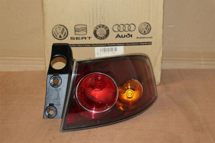6L6945112D TAILLIGHT New genuine part | Deutsche Parts