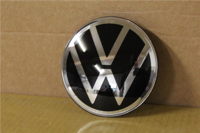 Front VW Emblem Volkswagen Golf MK8 5H0853601G DPJ New Genuine Part