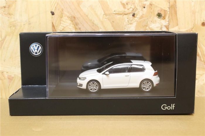 Volkswagen Golf MK7 Toy Car 1:43 Oryx White 5G3099300 C9A New Official