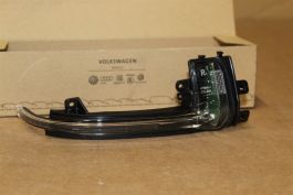 thumbnail image 2 of Genuine Audi Right Side Mirror Indicator – LED, Clear Lens, Black Housing, OEM 8K0949102D, For A3 A4 A5 RS4 RS5 2 of 5