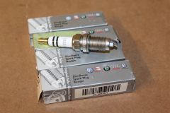 VW Golf Bora petrol engine spark plug set OF 4  101905601 New genuine VW part