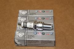 Set of 4 genuine VW Spark plugs 1.8 VW Golf MK3 / Vento 101000036AB