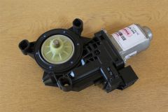 NON UK / LHD front passenger window motor T5 7E0959802A Z04 New genuine VW part