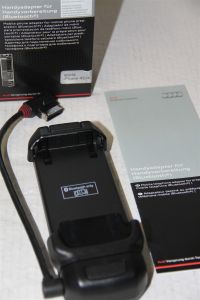 Apple iPhone 4 4GS n car cradle kit Audi A6 A7 A8 8T0051435K New genuine Audi