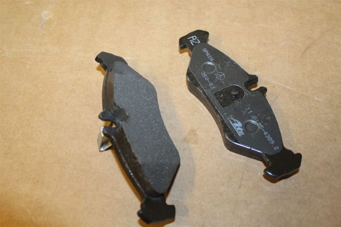 Genuine Volkswagen one set of rear brake pads for LT Van 1997/>2007 2D0698451D