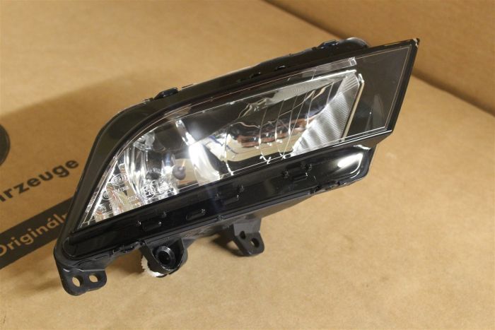 Seat Ibiza 6F (2017-2020) Front Right Fog Light – Halogen, Black Housing – NEW