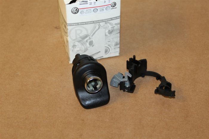 TAILGATE BUTTON 5Z6827565H1NN New Genuine Part | Deutsche Parts