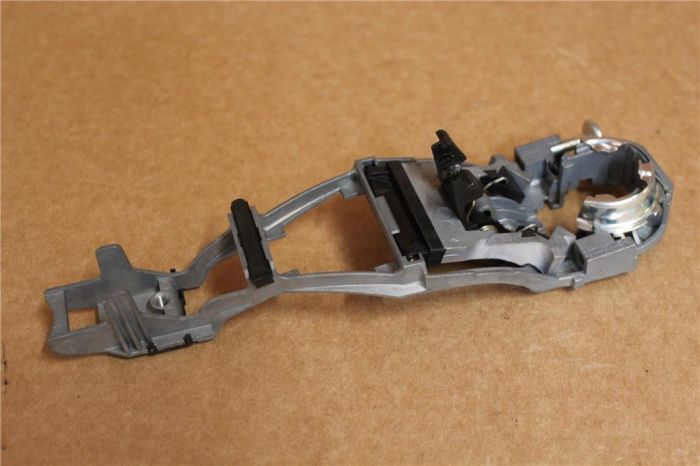 Front Left Door Handle Mounting Bar VW Golf MK4 3B0837885K New